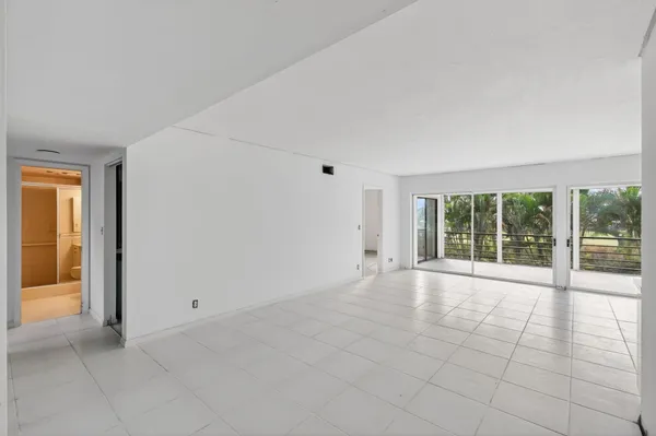 Property Slideshow image 2 of 40 | 5771 fairway park ct 205, Boynton Beach, FL, 33437