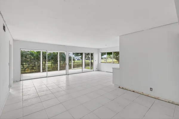 Property Slideshow image 3 of 40 | 5771 fairway park ct 205, Boynton Beach, FL, 33437