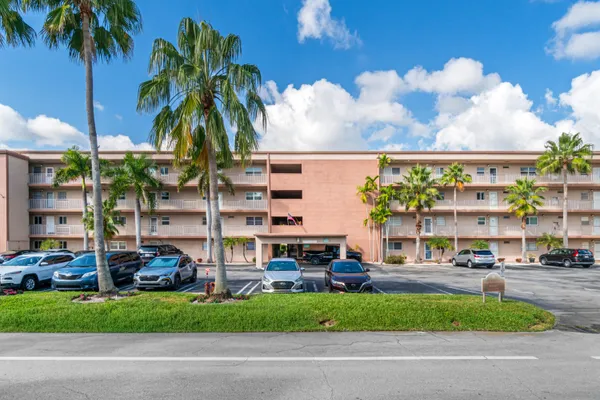 Property Slideshow image 3 of 44 | 2615 ne 1st ct apt 303, Boynton Beach, FL, 33435