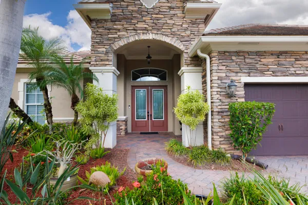 Property Slideshow image 2 of 39 | 912 sw sun cir, Palm City, FL, 34990