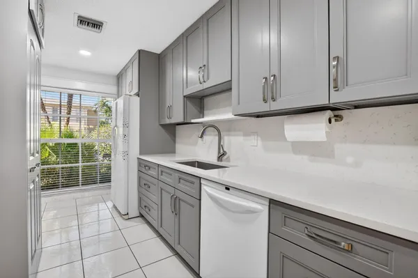 Property Slideshow image 3 of 45 | 13942 via flora b, Delray Beach, FL, 33484