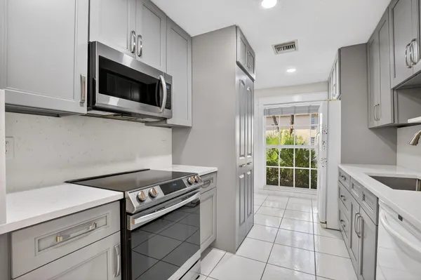 Property Slideshow image 2 of 45 | 13942 via flora b, Delray Beach, FL, 33484