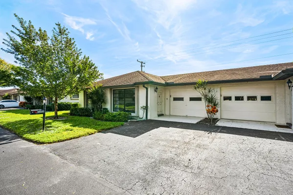 Property Slideshow image 2 of 29 | 4866 equestrian rd a, Boynton Beach, FL, 33436