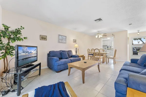 Property Slideshow image 3 of 21 | 2523 dudley dr h, West Palm Beach, FL, 33415