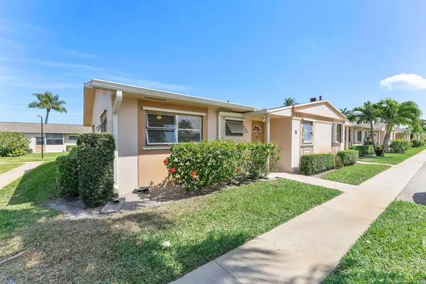 Property Slideshow image 2 of 21 | 2523 dudley dr h, West Palm Beach, FL, 33415