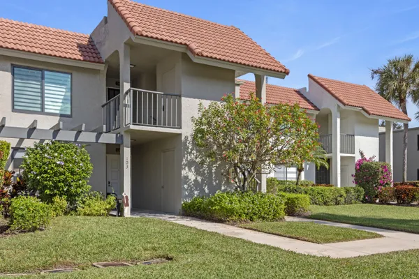 Property Slideshow image 3 of 25 | 5659 fairway park dr 203, Boynton Beach, FL, 33437