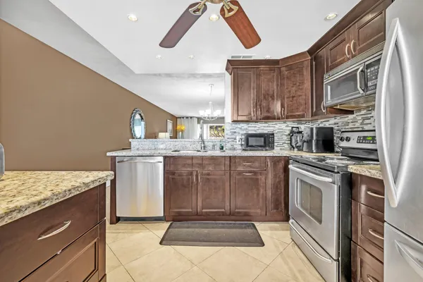 Property Slideshow image 2 of 45 | 3002 portofino isle l3, Coconut Creek, FL, 33066
