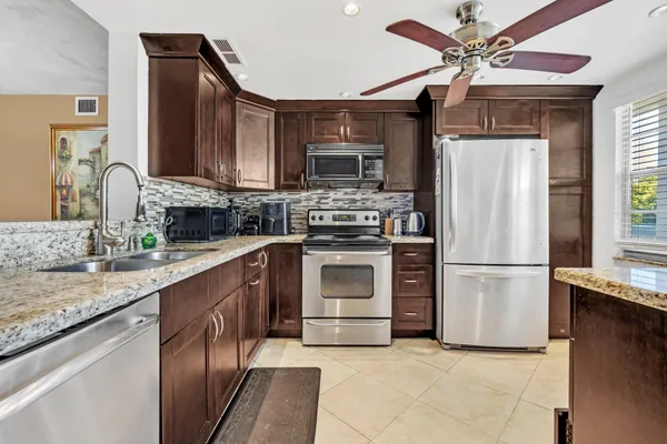 Property Slideshow image 3 of 45 | 3002 portofino isle l3, Coconut Creek, FL, 33066