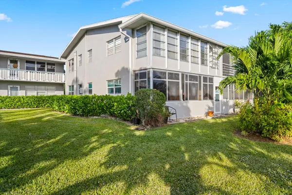 Property Slideshow image 2 of 22 | 380 sheffield p, West Palm Beach, FL, 33417