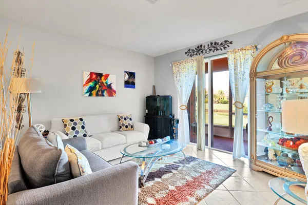 Property Slideshow image 2 of 34 | 6360 oxford cir unit 101, Vero Beach, FL, 32966