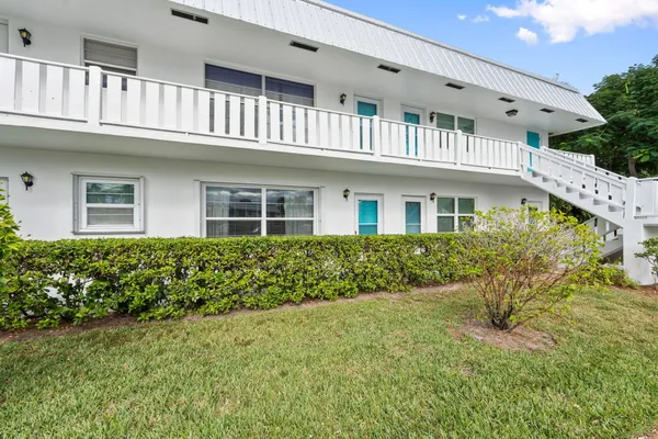 Property Slideshow image 2 of 25 | 2929 se ocean blvd 104-4, Stuart, FL, 34996