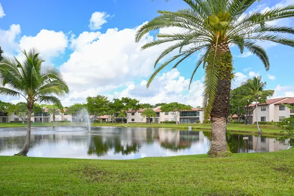 Property Slideshow image 2 of 37 | 9259 vista del lago apt 18j, Boca Raton, FL, 33428