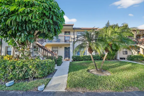Property Slideshow image 2 of 35 | 4542 lucerne lakes blvd 202, Lake Worth, FL, 33467