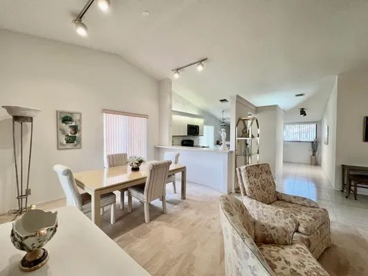 Property Slideshow image 3 of 37 | 10711 ocean palm way 202, Boynton Beach, FL, 33437