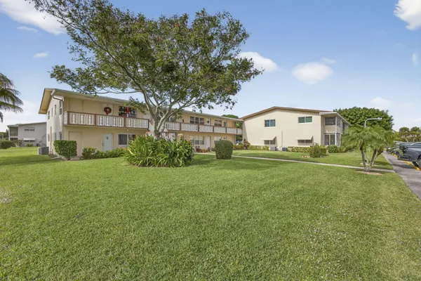 Property Slideshow image 3 of 51 | 193 easthampton i i, West Palm Beach, FL, 33417