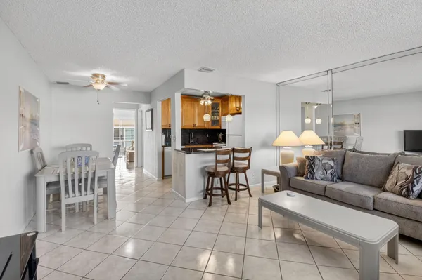 Property Slideshow image 3 of 52 | 770 horizons e 311, Boynton Beach, FL, 33435