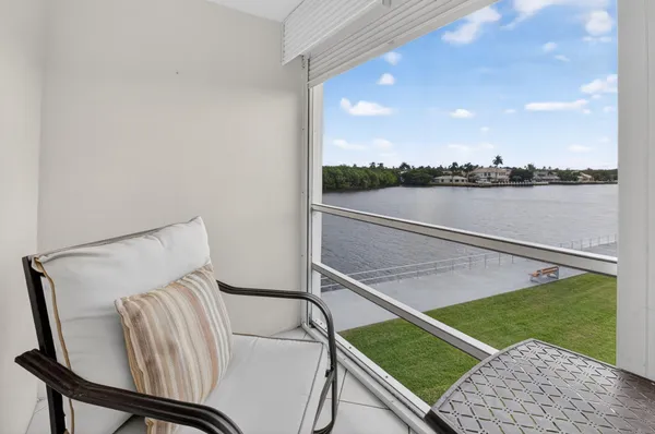 Property Slideshow image 2 of 52 | 770 horizons e 311, Boynton Beach, FL, 33435