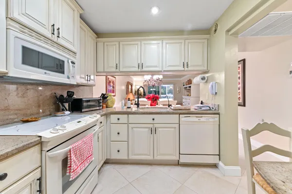 Property Slideshow image 3 of 27 | 1202 bahama bnd j2, Coconut Creek, FL, 33066