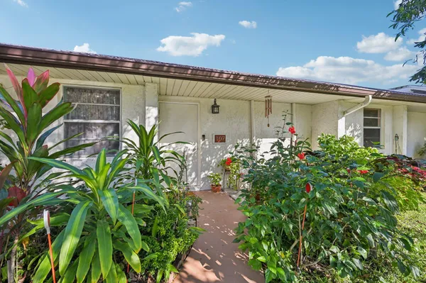 Property Slideshow image 2 of 39 | 107 lake olive dr, West Palm Beach, FL, 33411