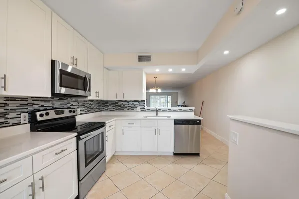 Property Slideshow image 2 of 33 | 1090 guildford e unit e, Boca Raton, FL, 33434