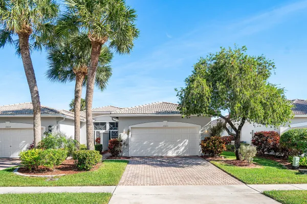 Property Slideshow image 2 of 30 | 10605 royal caribbean cir, Boynton Beach, FL, 33437