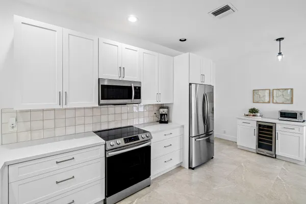 Property Slideshow image 3 of 30 | 10605 royal caribbean cir, Boynton Beach, FL, 33437