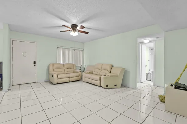 Property Slideshow image 3 of 30 | 5280 las verdes cir 219, Delray Beach, FL, 33484