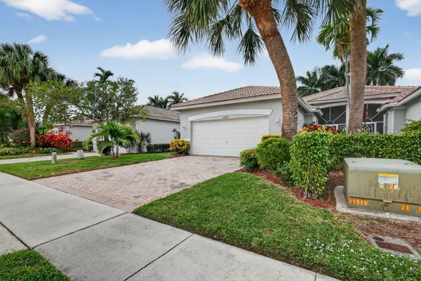 Property Slideshow image 3 of 37 | 10564 royal caribbean cir, Boynton Beach, FL, 33437