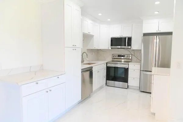 Property Slideshow image 2 of 24 | 282 burgundy f f, Delray Beach, FL, 33484