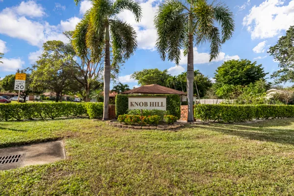 Property Slideshow image 2 of 48 | 334 nw 42nd st, Boca Raton, FL, 33431