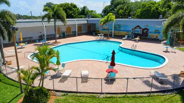 Property Slideshow image 3 of 39 | 2960 cynthia ln 206, Lake Worth Beach, FL, 33461