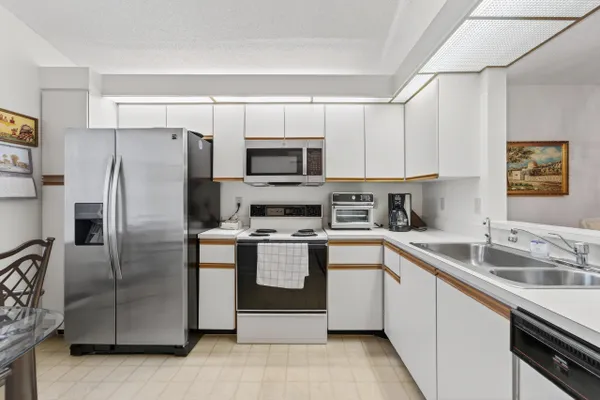 Property Slideshow image 3 of 52 | 6259 kings gate cir, Delray Beach, FL, 33484