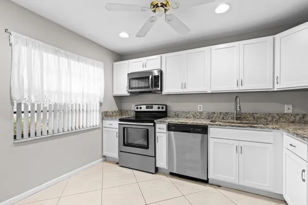 Property Slideshow image 2 of 22 | 9270 vista del lago apt 27e, Boca Raton, FL, 33428