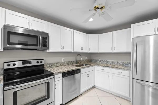 Property Slideshow image 3 of 22 | 9270 vista del lago apt 27e, Boca Raton, FL, 33428