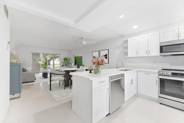 Property Slideshow image 3 of 30 | 7797 golf circle dr 104, Margate, FL, 33063