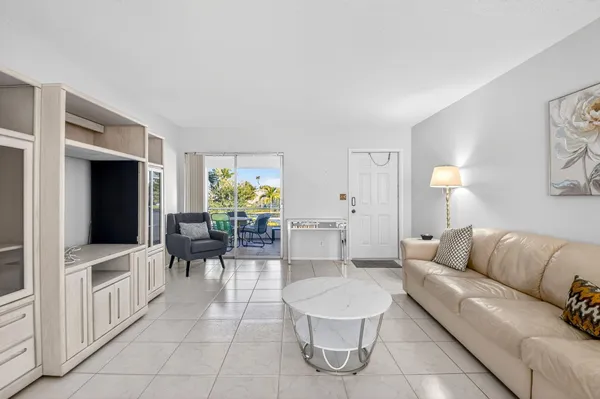 Property Slideshow image 3 of 32 | 94 stratford g g, West Palm Beach, FL, 33417