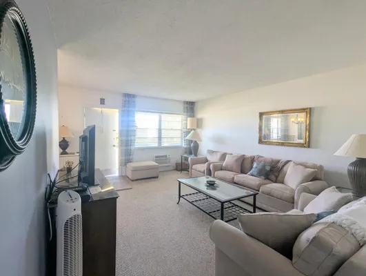 Property Slideshow image 2 of 26 | 191 norwich h, West Palm Beach, FL, 33417