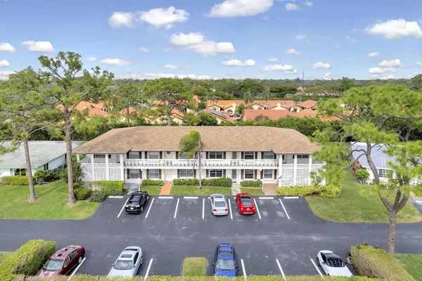 Property Slideshow image 3 of 31 | 5321 poppy pl 203, Delray Beach, FL, 33484