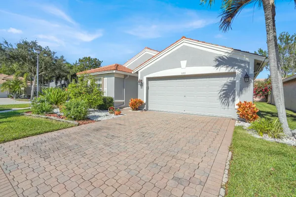 Property Slideshow image 2 of 75 | 5355 la casa cir, Boynton Beach, FL, 33437