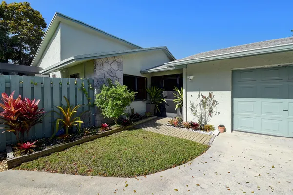 Property Slideshow image 2 of 37 | 2492 nw 10th st, Delray Beach, FL, 33445