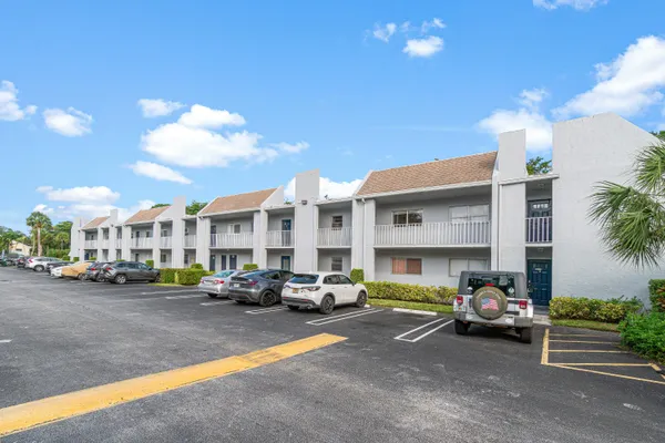 Property Slideshow image 2 of 15 | 2820 sw 22nd ave 2040, Delray Beach, FL, 33445