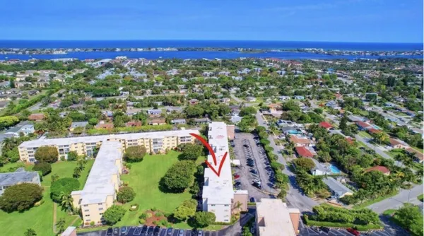 Property Slideshow image 2 of 29 | 2601 ne 3rd ct 410, Boynton Beach, FL, 33435