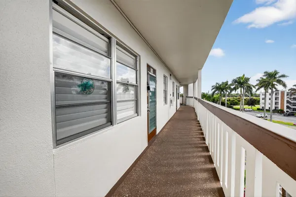 Property Slideshow image 2 of 63 | 4008 hythe a, Boca Raton, FL, 33434