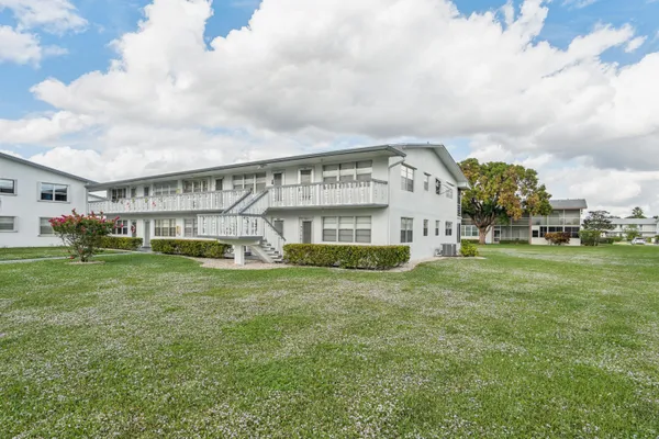 Property Slideshow image 2 of 19 | 244 camden j j, West Palm Beach, FL, 33417