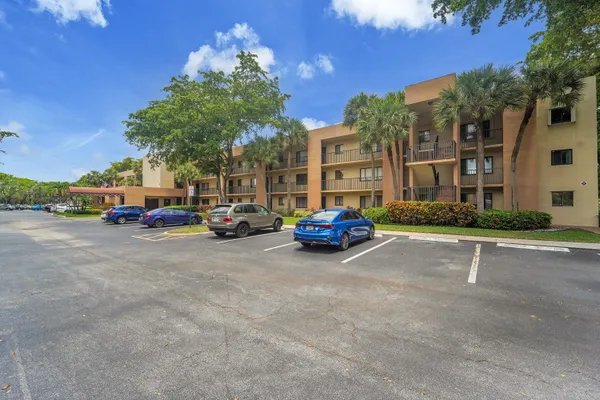 Property Slideshow image 2 of 35 | 7342 ashmont cir 203, Tamarac, FL, 33321