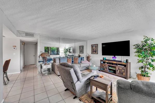 Property Slideshow image 2 of 34 | 7342 ashmont cir 203, Tamarac, FL, 33321
