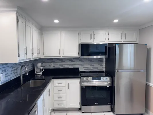 Property Slideshow image 2 of 27 | 300 ne 26th ave 4030, Boynton Beach, FL, 33435