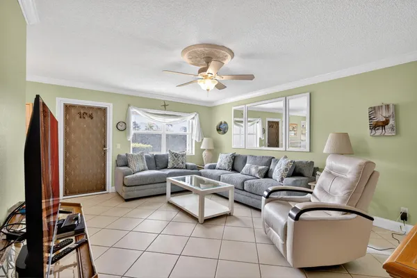 Property Slideshow image 3 of 23 | 480 horizons 104, Boynton Beach, FL, 33435