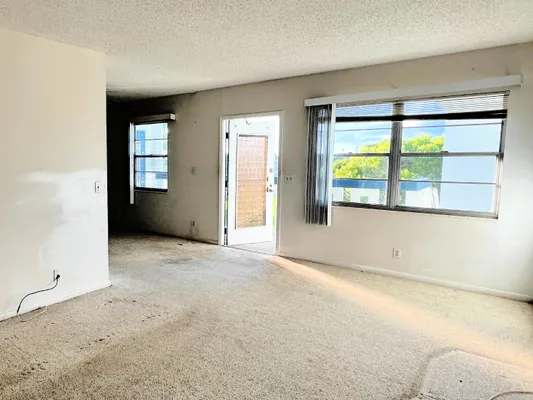 Property Slideshow image 2 of 11 | 4040 lincoln c # 4040, Boca Raton, FL, 33434