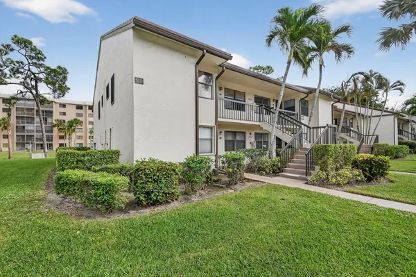 Property Slideshow image 3 of 56 | 4900 lucerne lakes blvd 201, Lake Worth, FL, 33467
